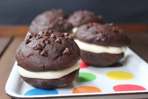 https://www.frugallivingnw.com/wp-content/uploads/adthrive/2010/06/whoopie-pies-4-480x320.jpg